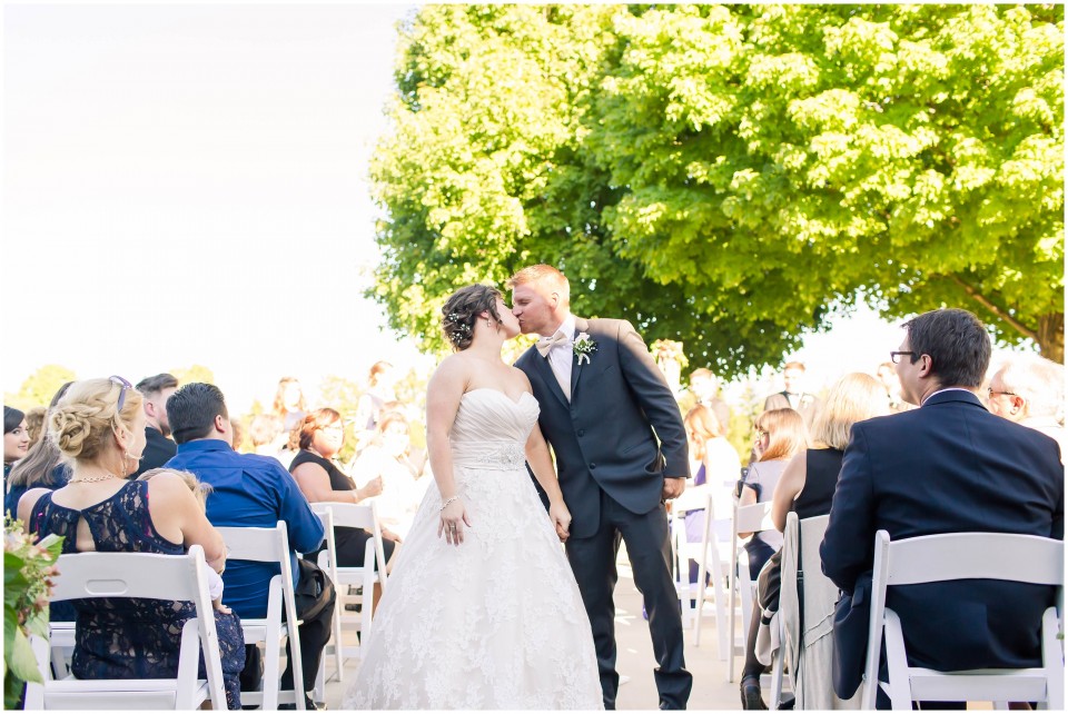 Sarah Tim Akron Wedding Photographers Jessica Miller Photography The Barn At Meadows Orrville Ohio Wedding Canton Photographer