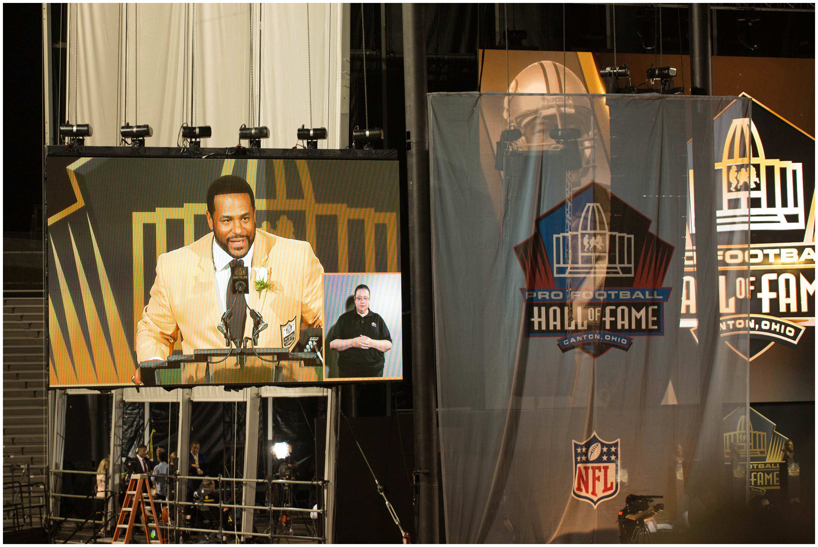 2015-football-hall-of-fame-induction-ceremony-32.jpg